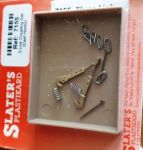Slaters 7mm - 3 link coupling with cast brass hooks and steel links and springs [Pair]